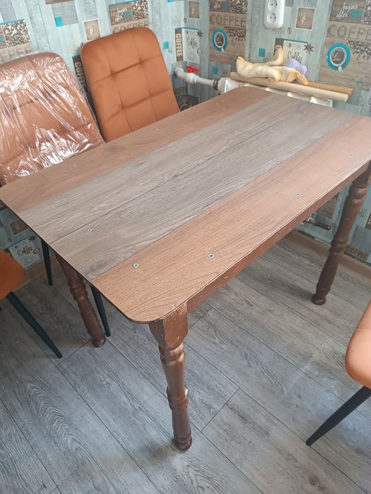 Продам кухонный стол