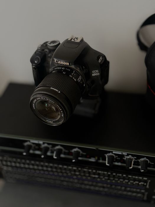 Фотопарат Кенон d600.