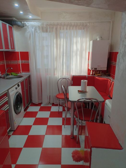Inchiriez apartament