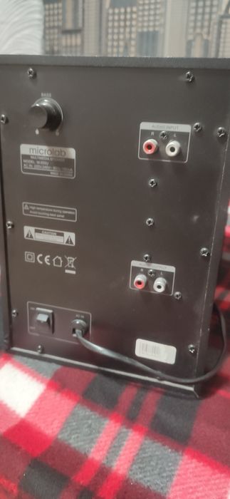 Сабвуфер с двумя колонками