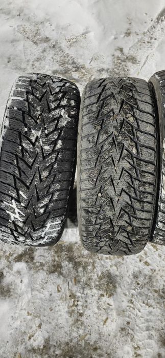 Продаю комплект б/у резины