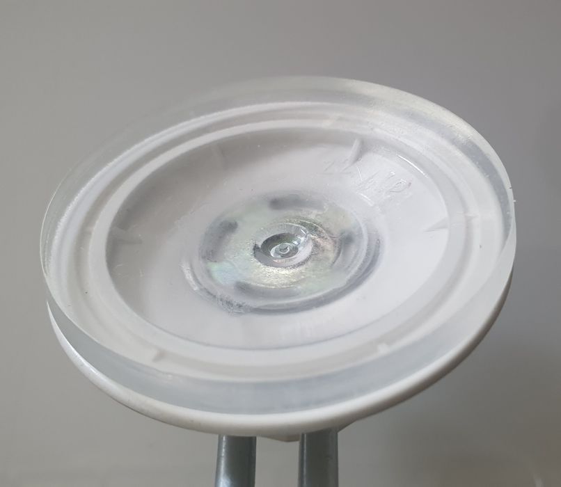 Cos Ikea metalic cu ventuze de fixare