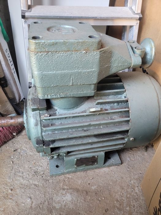 Vând motor trifazat, 5,5kw