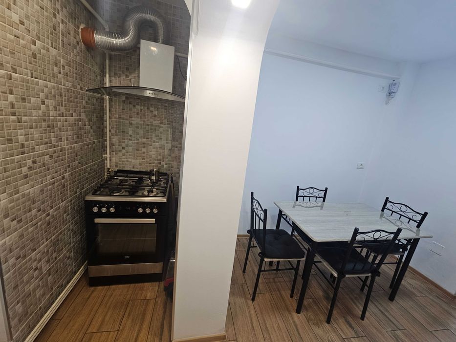Închiriez apartament 3 camere, ultracentral, recent renovat si mobilat