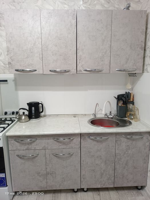 Продам кухонный гарнитур 2м