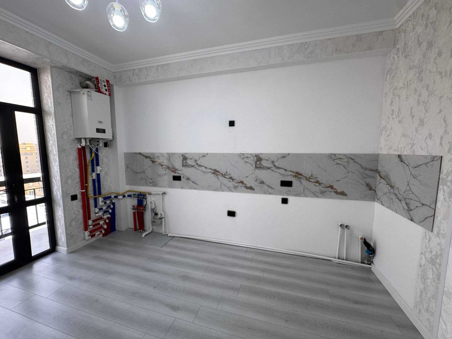 Kvartira sotiladi 3-xona 70kv + 65kv mansardaham. NOVOSTROYKA G'ISHTLI