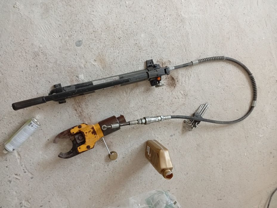 Cleste Hidraulic pt tăiat Țevi,cabluri,fier.