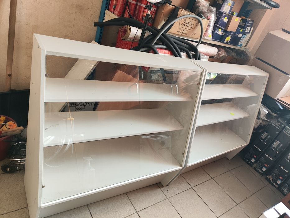 Продам 2 витрины