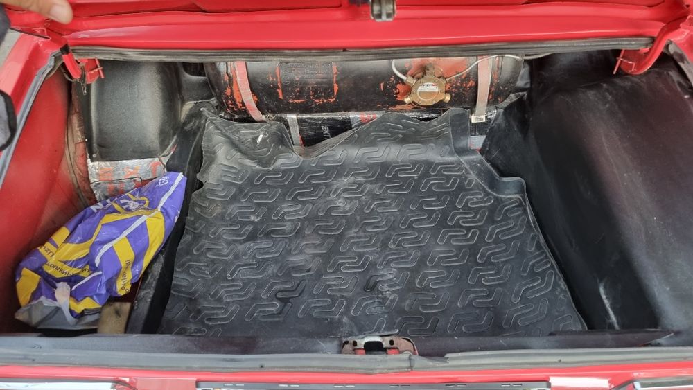 Жугули сотилади.