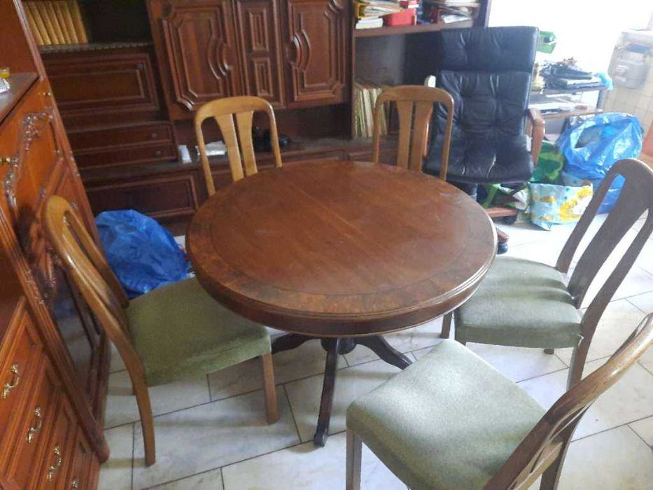 Scaune vechi plus Masa veche extensibila