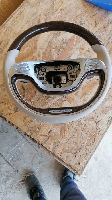 Îmbrac volane in piele