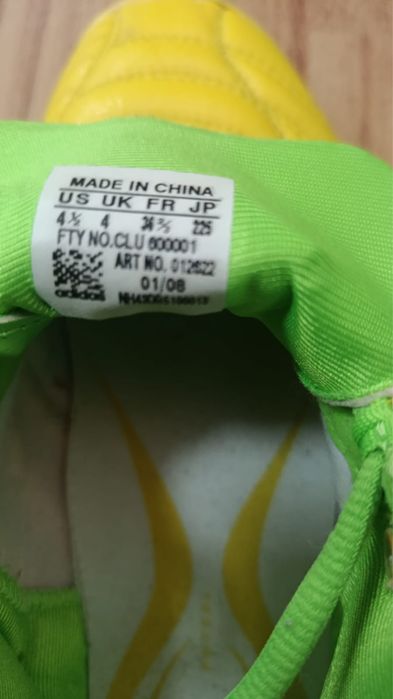 Продам футзалки Adidas