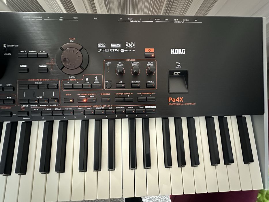 Korg pa4 x international 76 key