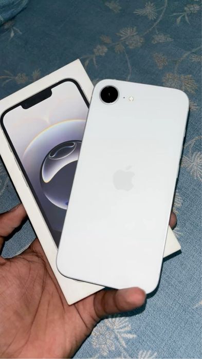 iPhone 16e / 128 ГБ / 93%