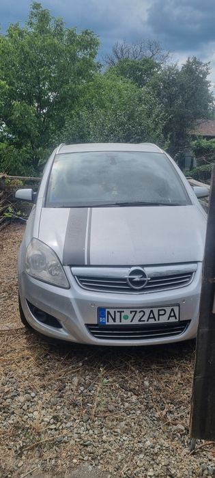 vand opel zafira mai multe detalii in privat.