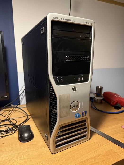 Настолен компютър с монитор