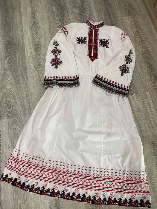 Ансамблова рокля тип риза