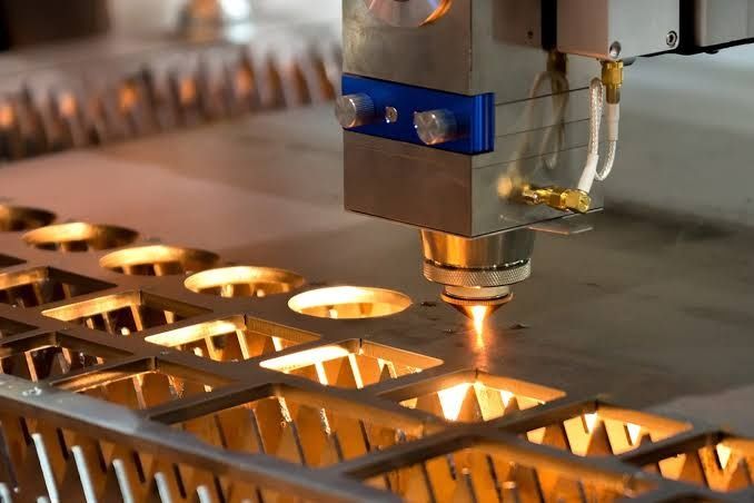 Lazerda metall kesish xizmati