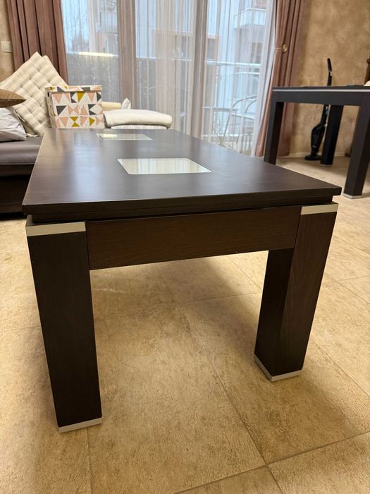 Дървена холна маса