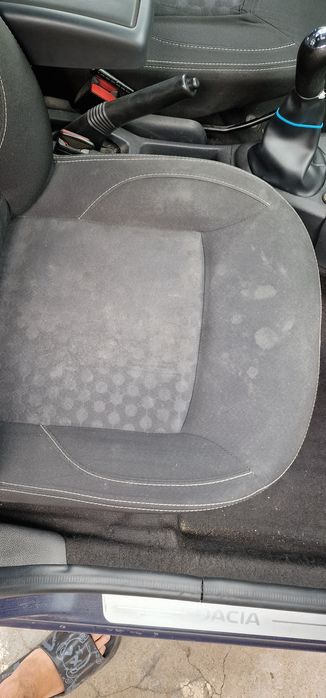 Curat interioare  auto dar și canapele și saltele