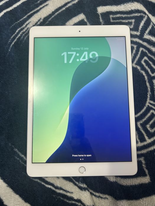 Vând iPad 7th 32gb