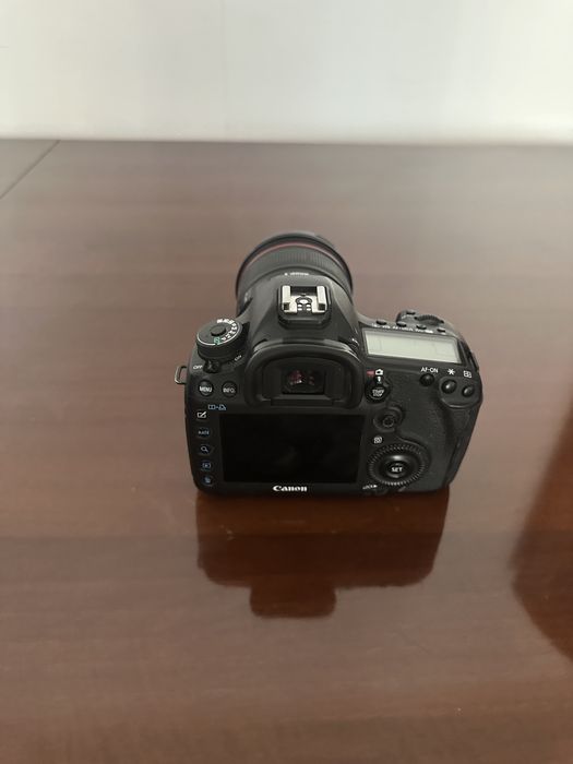 Фотоапарат Canon