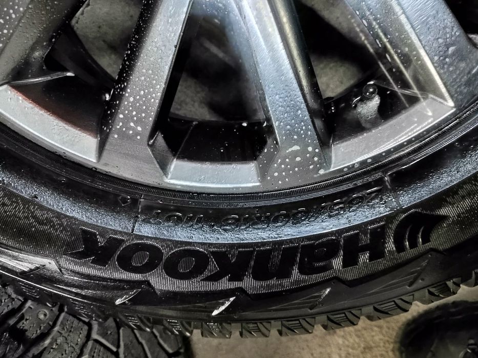 Продам комплект импортных зимних шин