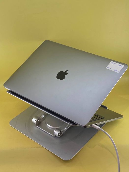 MacBook Pro M1 8/256 88% 2020