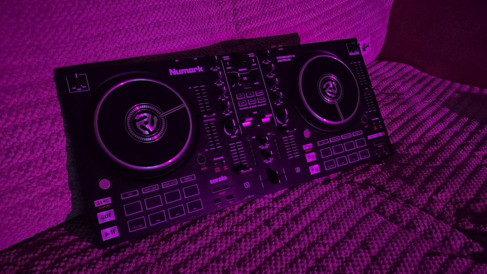 DJ контроллер Numark MIXTRACK

PRO FX