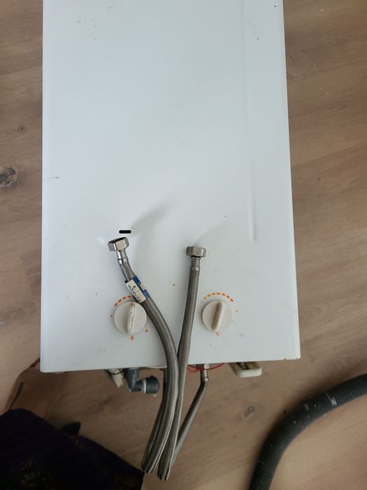 Boiler pe gaz instant folosit  dar merge foarte bine