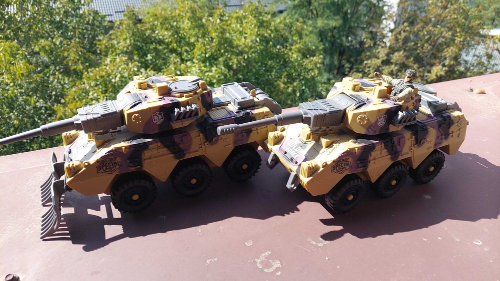 Jucarii MARI Copii De armata 2 BUCATI Auto Blindate Army Collection