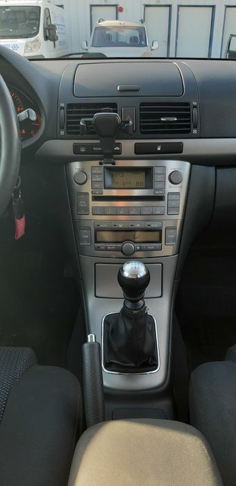 Продавам Тойота Авенсис