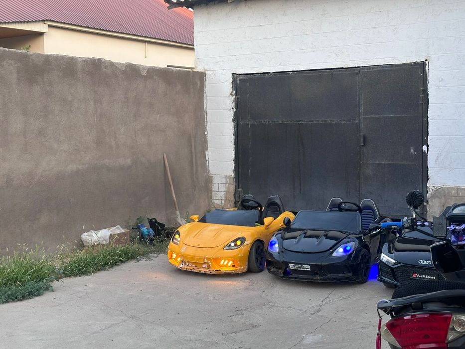 Детский машина желтый