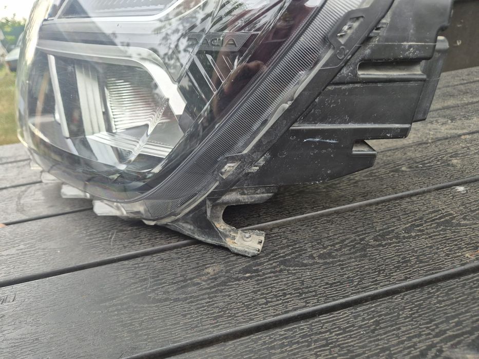 Far original Dacia Duster 2021 2024 fara defecte sau accidente ( nu merge led ul)in rest este perfect  schimbat pe casco