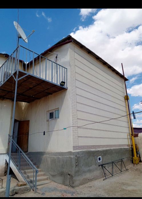 Продается двух этажный дом.