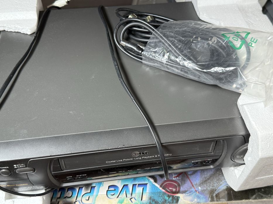 Видеомагнитофон LG