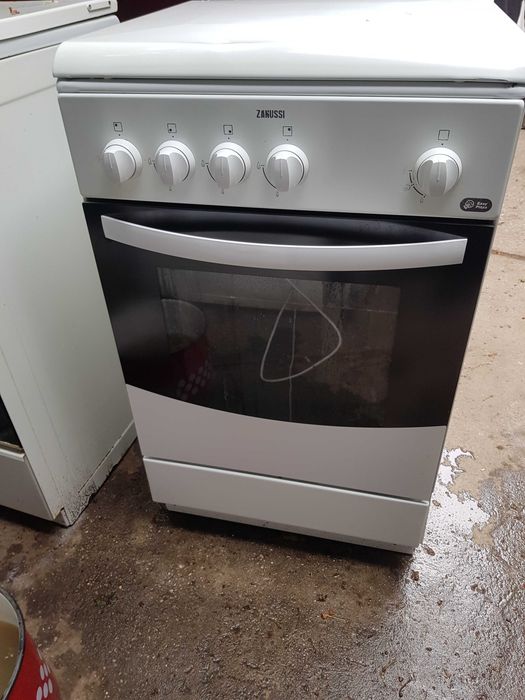 Aragaz Zanussi alb-50cm latime