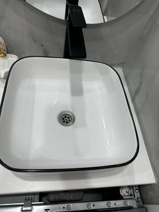 Раковину в виде чаши