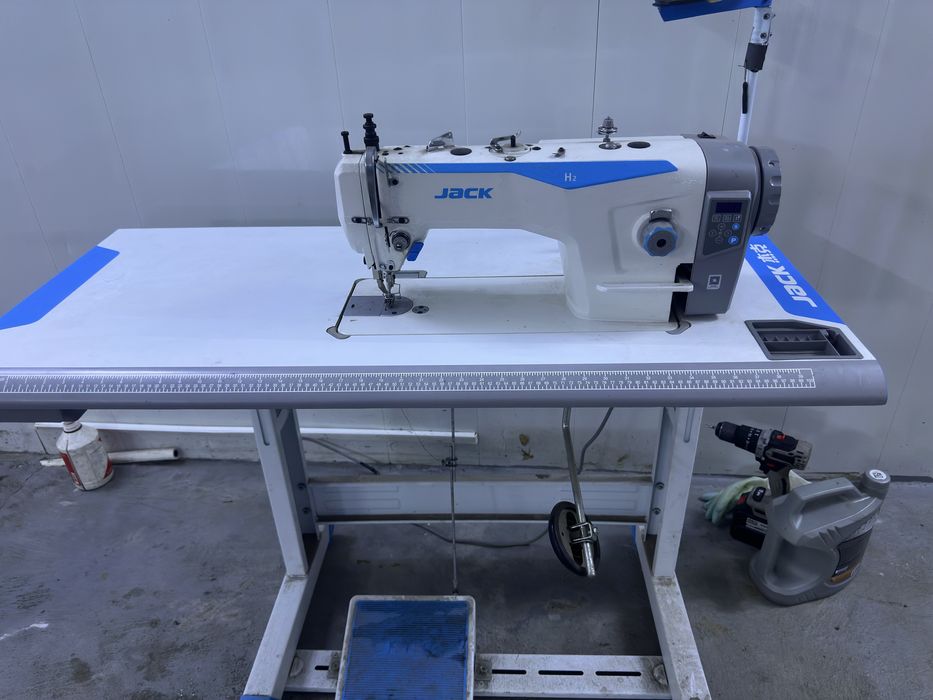 Продам швейную машинку