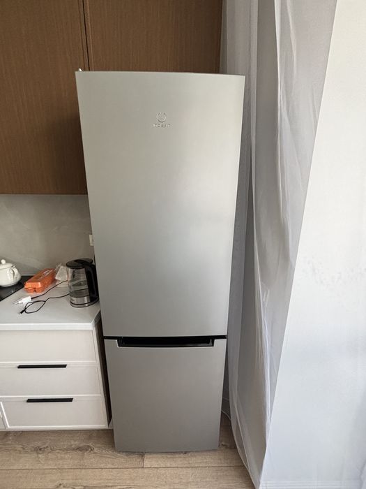 Холодильник Indesit