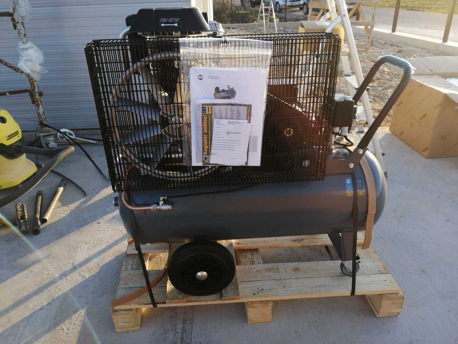 Compresor mobil cu piston Schneider