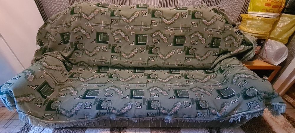 Продам диван с 2 креслами