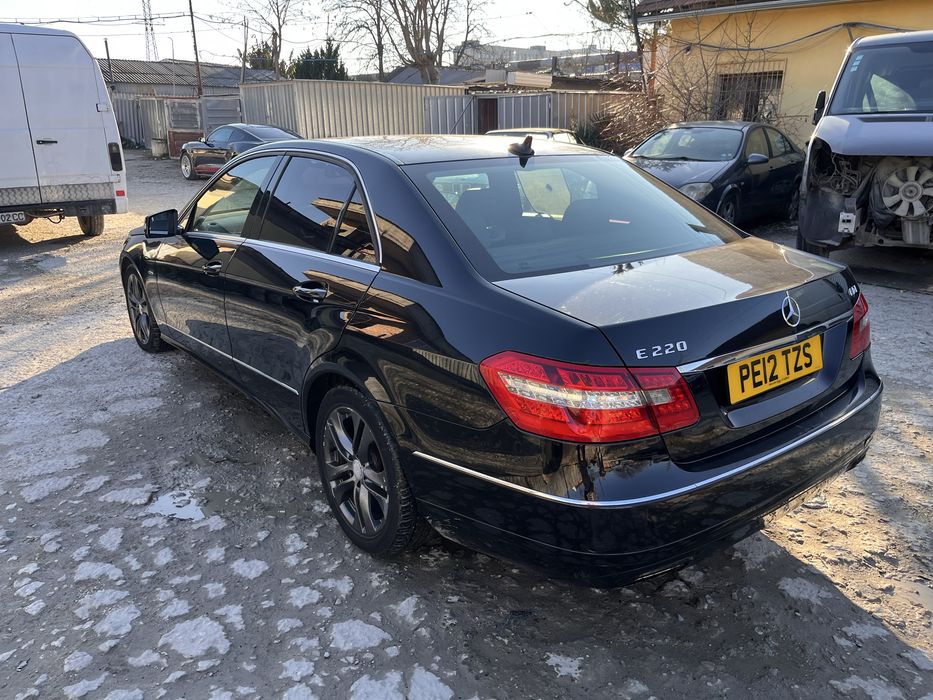 Задна броня комплект с накрайници Мерцедес Е W212 Седан черна 197