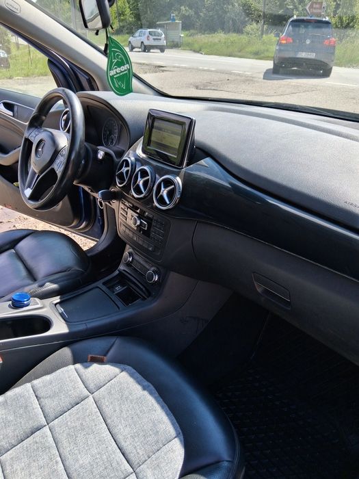 Vând Mercedes, clasa B
