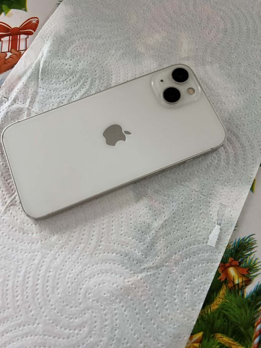 Vând iPhone 13 simplu