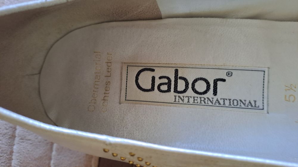 Бели дамски ниски обувки 38 номер