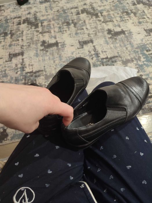 Продам туфли для мальчика 34