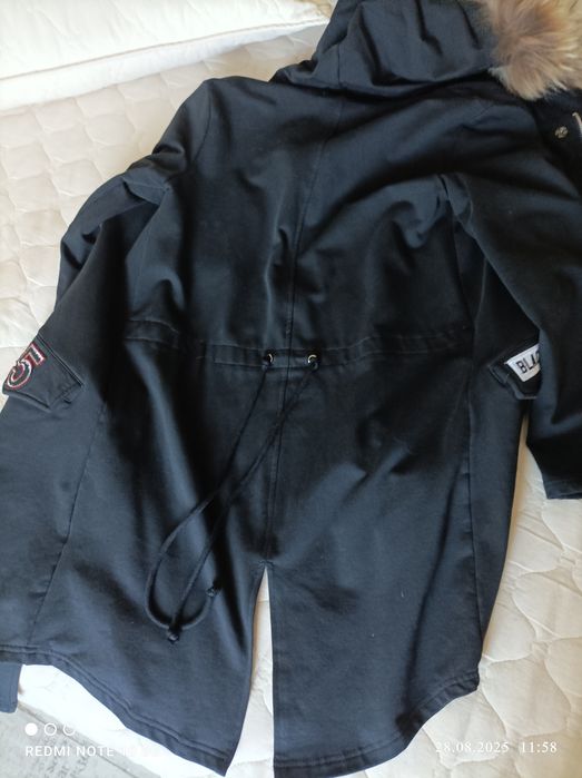 Есенно яке с качулка с естествен косъм