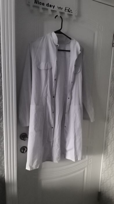 Продам 2 медицинских халата