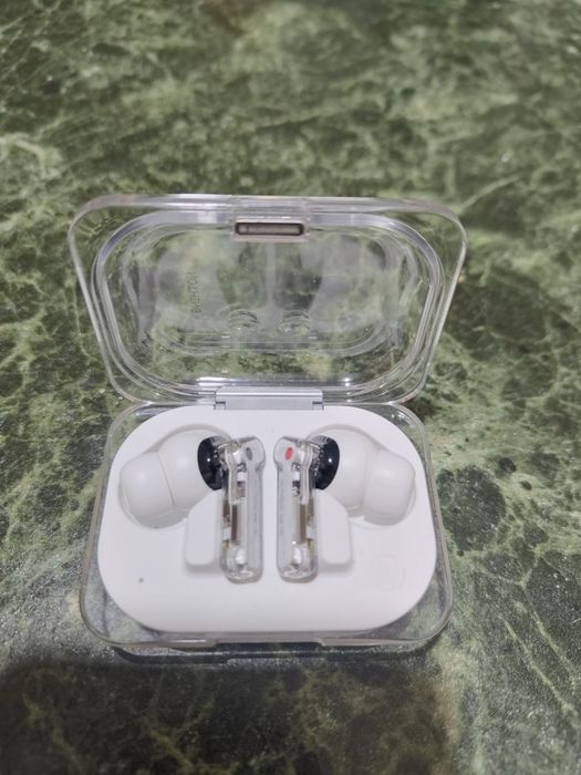 Продам наушник nothing ear(a)